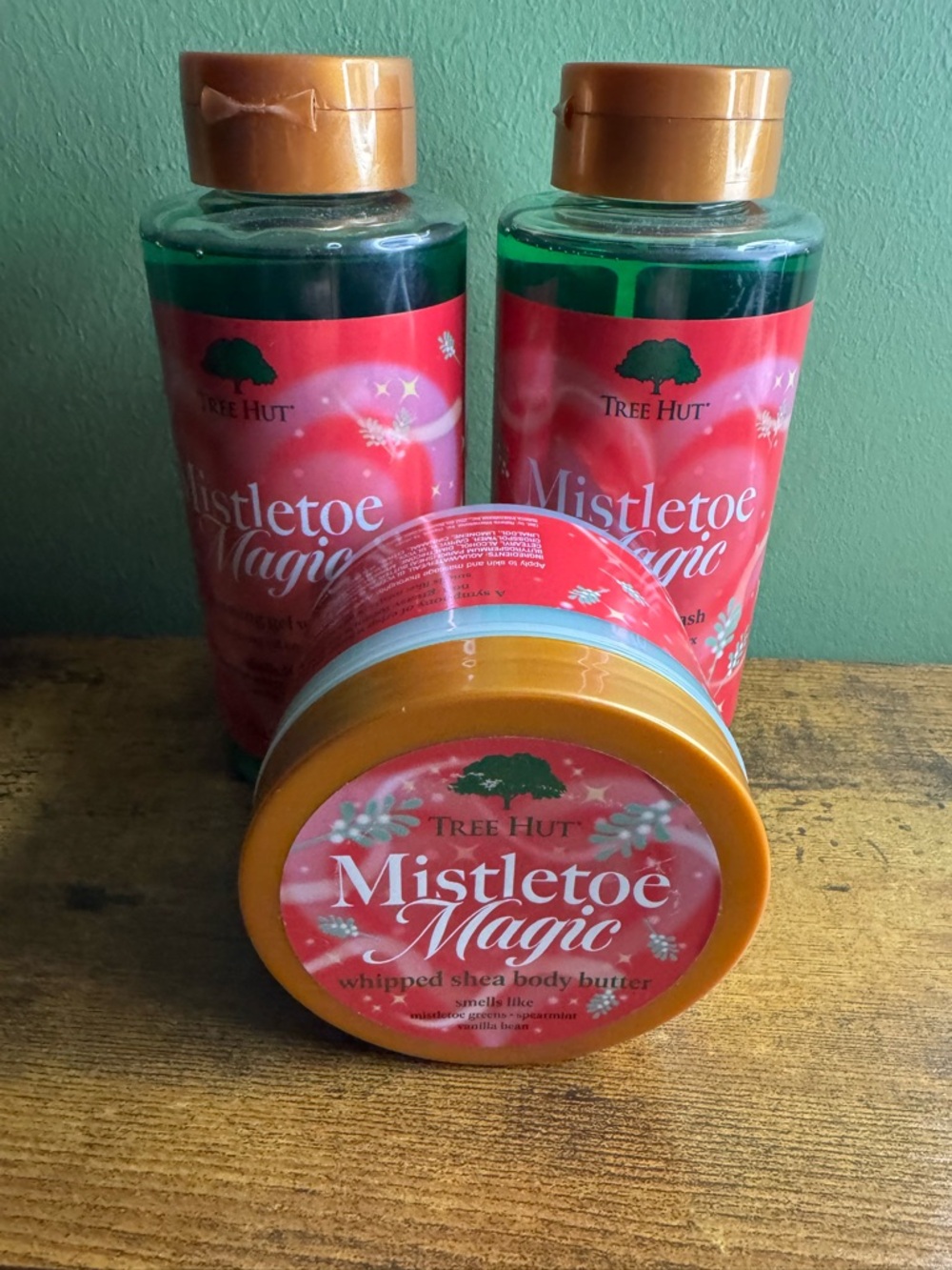Tree Hut Mistletoe Magic Body Wash & Whipped Shea Butter Set - Red/Green
